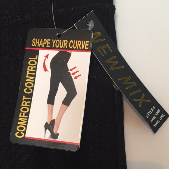 NWT Black Jean style Capri leggings - Picture 2 of 6